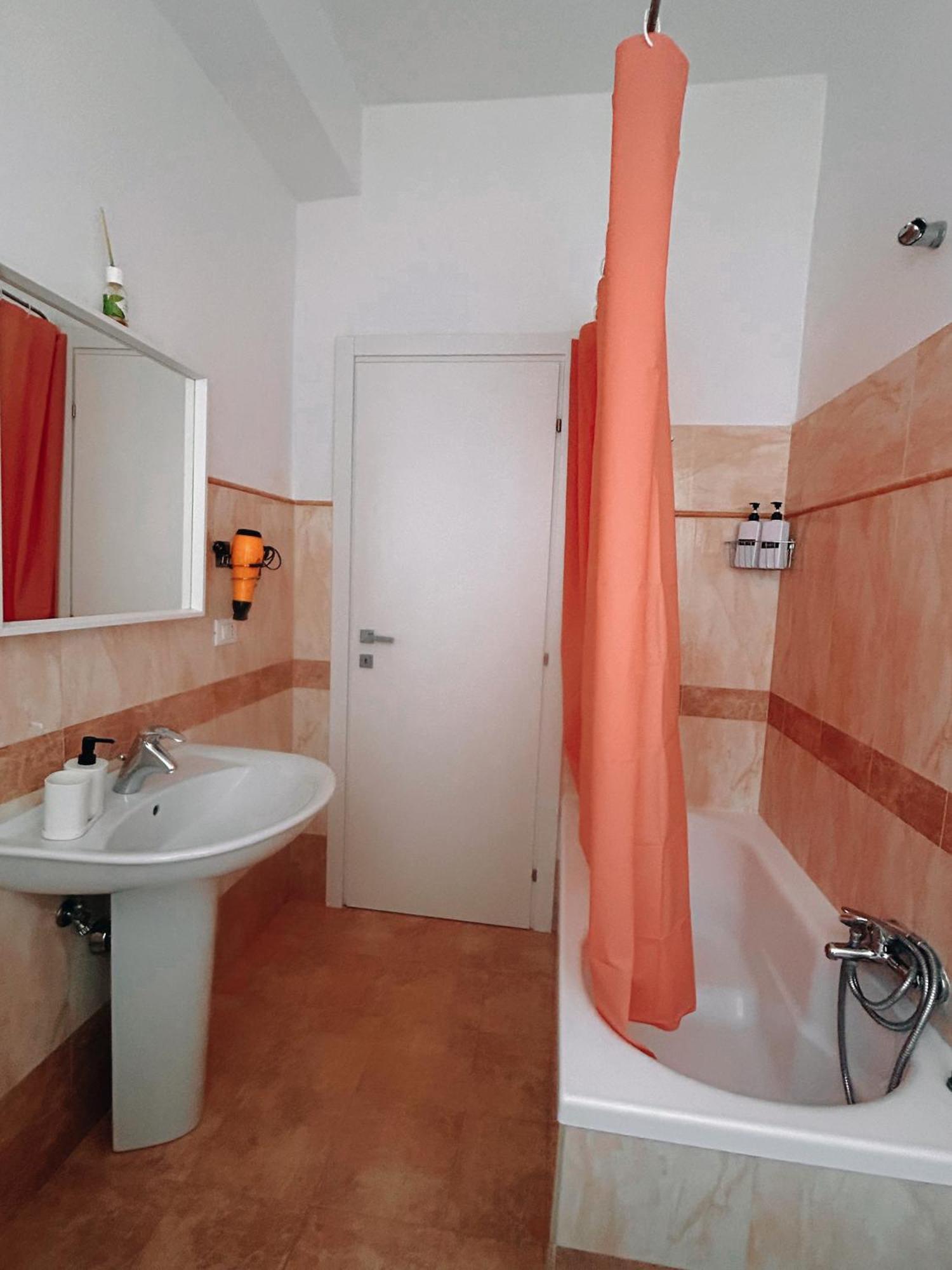La Casa Di Michelle Hotel Foggia Luaran gambar